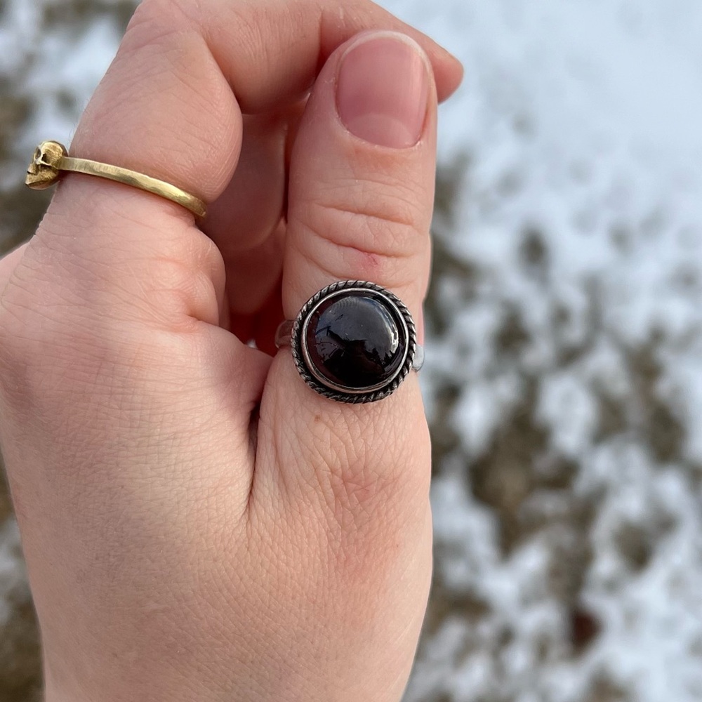 Vintage Sterling Silver Garnet Ring - Picture 2 of 13